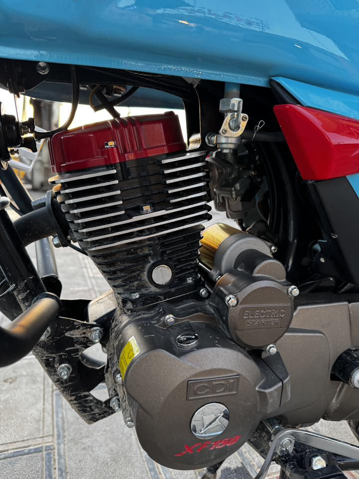 السلام عليكم 
دراجه شاينك ٢٠٢٣ طالعه صارلها شهر من المعرض 
شادها بايدي اوراق كامله حساسات وجنطه وياها ومشغل عن بعد كامل مواصفات وهاي ثاني تبديله دهن الها مستعجل على بيعتها وتجي وتشوف بعينك كامله 
المكان الناصريه الشطره الحولي مقابيل دور سكن عبد الحسن ال ملاغي 
*********** راسلني وييك خير وتدلل
