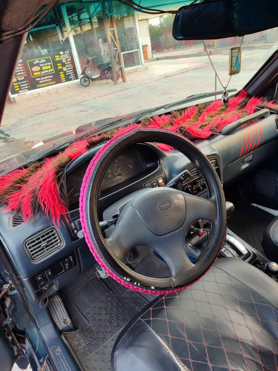 كيا سيورتج 94 كير اوتماتيك 
كير ومكينة مكفولة بدون حادث 
السعر 45
مكان بغداد 
للاستفسار ‏‪***********‬‏
