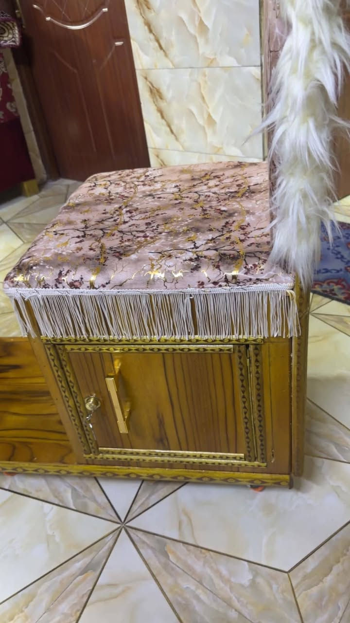 السلام عليكم كرسي صلاه خشب صااج للبيع جديد غير مستخدم بي باب بالصفحه وباب ثاني داخله خانات سعره 100 وبي مجال المكان بغداد شارع الضغط للتواصل هذا رقمي *********** بي واتس اب
