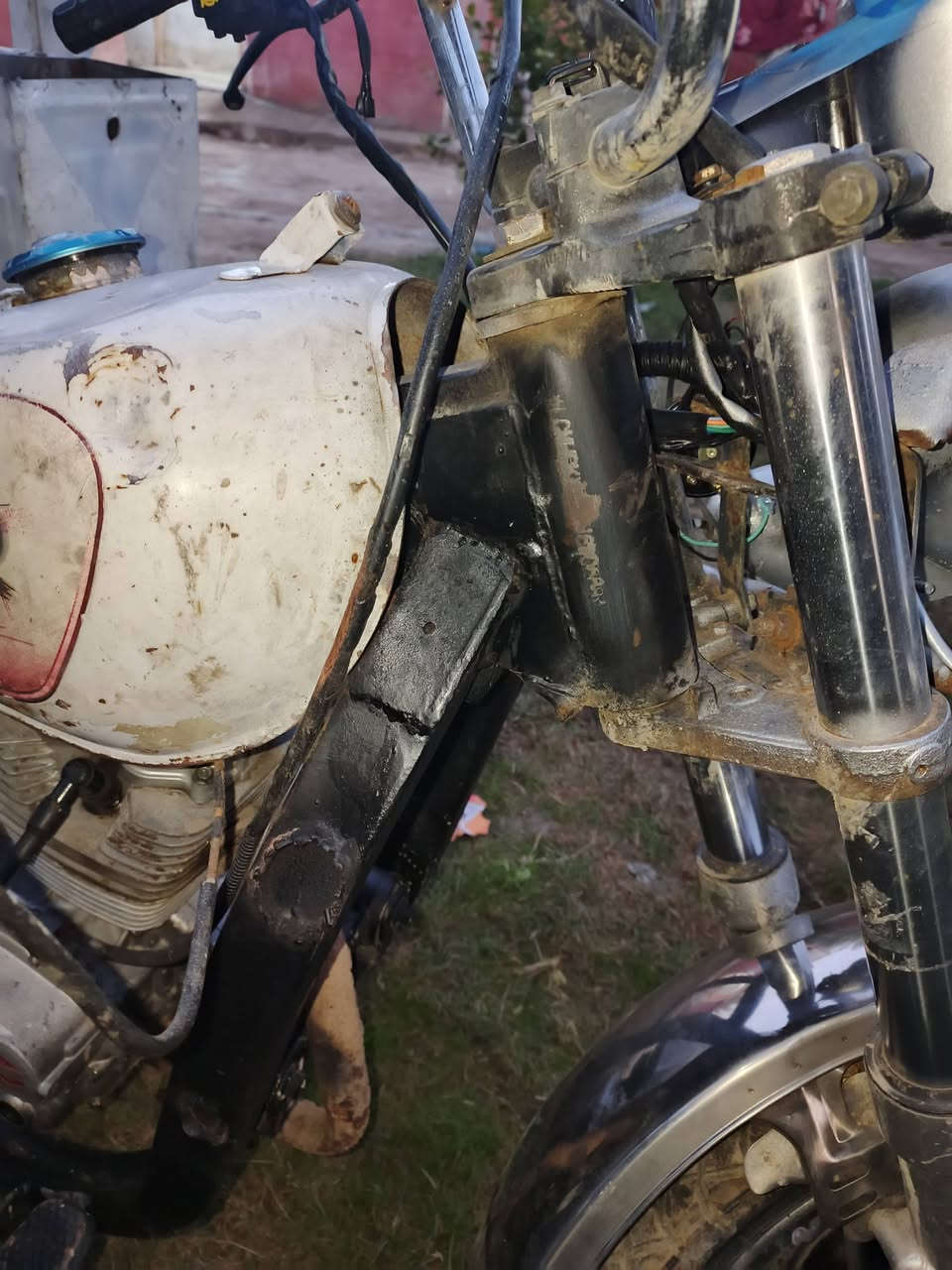 السلام عليكم
ستوتة ام الطير موديل ٢٠١٥ كاملة مكملة مكفولة اوراق كاملة 
سلف شغال كهربائيات كاملة 
السعر 800 وبيهة قليل المكان الحديد تتن للاتصال

***********
