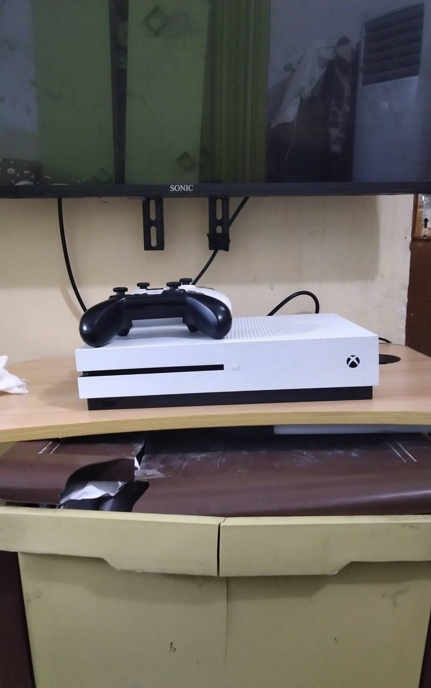 🔥 للبيع Xbox One S 1TB نظيف جدًا 🔥
🎮 Xbox One S
✅ الذاكرة 1 تيرا
✅ استخدام أسبوعين فقط
✅ اشتراك Game Pass شهر كامل
✅ وياهه يدتين
✅ نظيف جدًا وما بي أي مشكلة

💰 السعر: 325 وبي مجال للطيبين
📲 التواصل واتساب فقط: ***********

