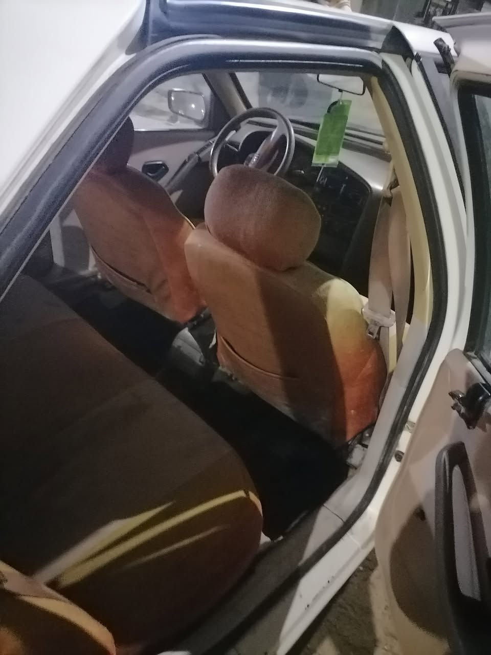 405 2009 رقم بغداد سياره حلوه وجاهزه ما بيها ضرر قوي السعر 28 اوبيحه مجال للاستفسار اتصال على الرقم*********** علما مكان السياره ديوانيه المركز
