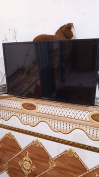 شاشة ٣٢بوصة • مستعملة • بدون مشاكل تقنية