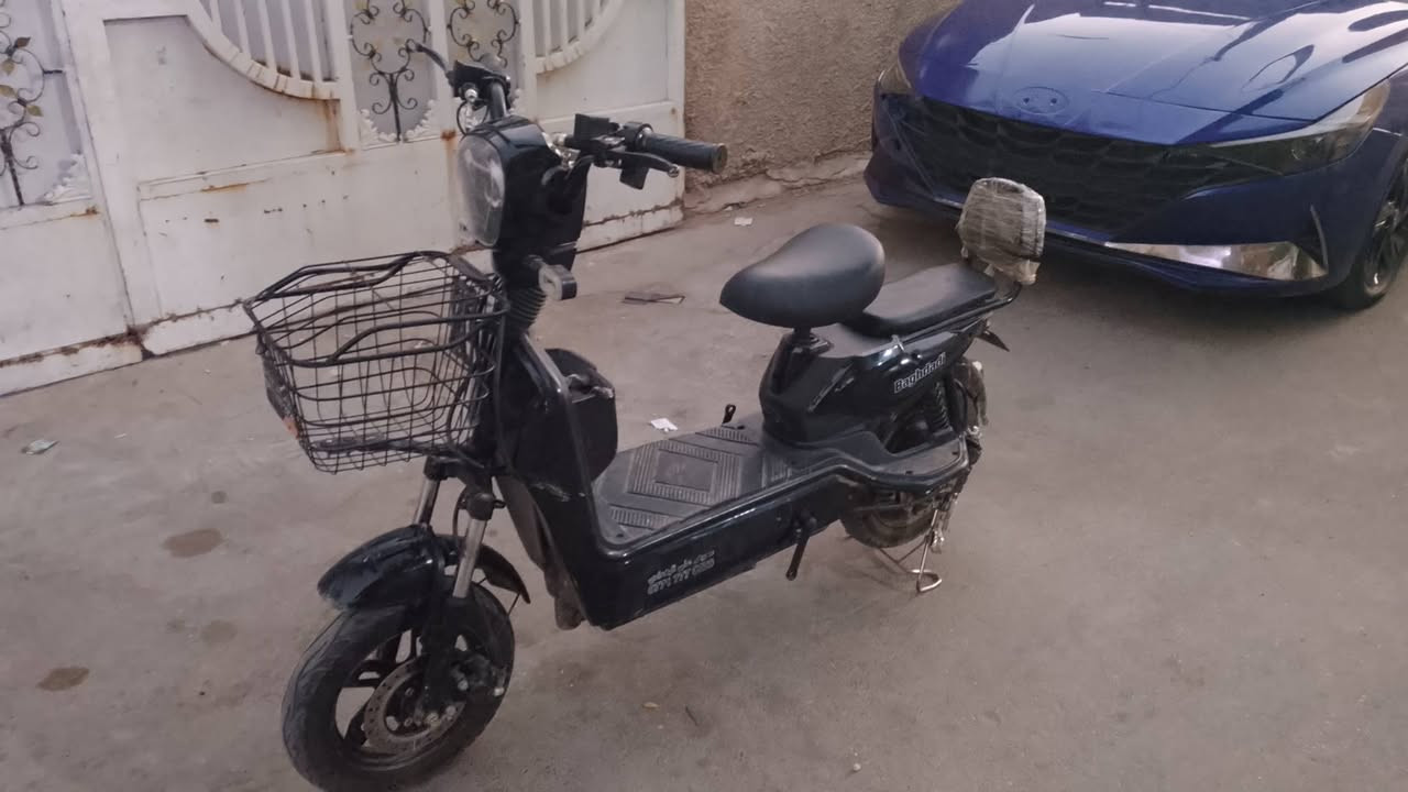 سلام عليكم دراجه شحن خير من الله بطاريات نضيفات وملف نضيف سعره 250 نهايته 240 عنوان بغداد مدينه الصدر شارع صيانه *********** مراسله واتساب واني خادم
