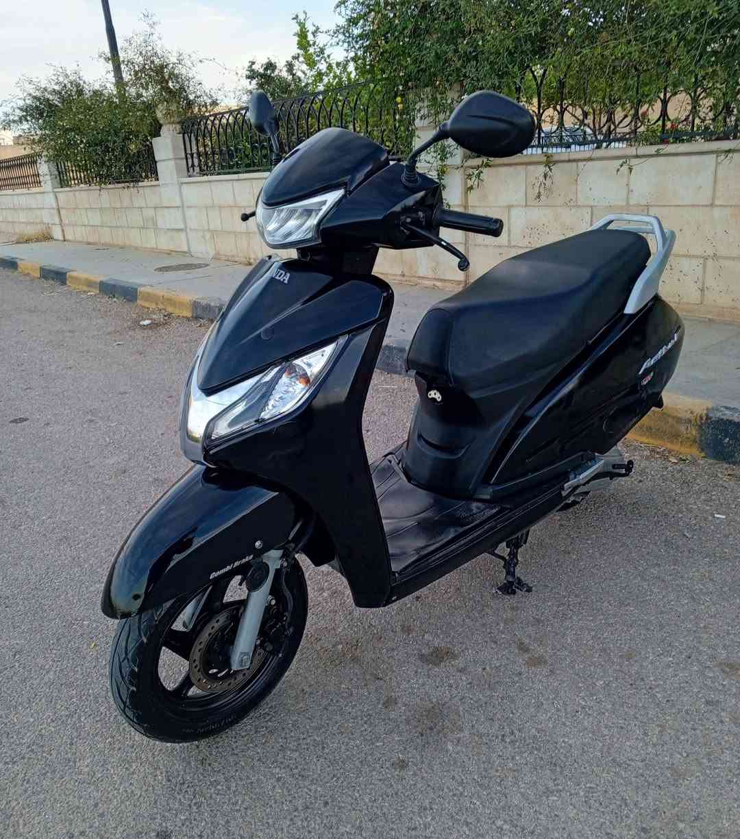 سكوتر فالت فالت هوندا اكتيفيا مديل 23 وضع الشركه للبيع    معموله صيانه كامله شغال مانويل وسلف  كوشوك جديد بطاريه جديده غيار زيت جديد كل شيء شغال مش بحاجه الى أي نوع من الصيانه مقاطع مسافه  ٥٥ السعر 570 وفي مجال للاستفسار على رقم الهاتف0780741274 العنوان اربد النعيمه


**إذا كنت صاحب هذا الإعلان وتريد حذفه لأي سبب، رجاءا أرسل رسالة إلى الدعم الفني**