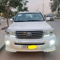 لاندكروز موديل 2008 كفالة واثر الشريط نصبغ بيها جاملغين امامي يعني بدو...