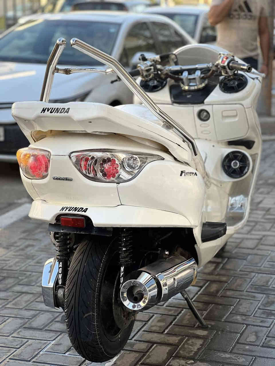 ️ 🔥دراجة هوندا 0.8 زيرو – VVIP فول مواصفات🔥
0.8 كرستال (بومة) 🦉 من القطع المميزة والنادرة داخل العراق 🇮🇶

🔹 الدراجة رمبة ممشّة استعمال خفيف جدًا
🔹 المكينة أصلية 🔧 غير مفتوحة وغير خاضعة لأي صيانة
🔹 صوت ناعم جدًا 🎶 بدون أي مشاكل
🔹 انطلاق قوي جدًا 🚀 وسرعة تصل إلى 160 كم
🔹 الدراجة على وضع الشركة بالكامل 🏭
🔹 التعديل فقط ديكور خارجي للجمالية ✨

⚙️ الدراجة عمية (الكير العادي ملغي)
✔️ الكير موجود ويمكن إرجاعه بأي وقت
✔️ الإلغاء كان خوفًا من الأعطال فقط

⸻

⚙️ المواصفات:
🔊 4 سستم صوت
🔐 قفل ستيرن
🔐 قفل صندوك
‏🅿️ سايد بريك
🛑 بريك خلفي دسك
🛑 بريك أمامي دسك
🦵 ستان خلفي
🦵 ستان جانبي
⚡ كهربائيات كاملة بدون أي نقص
💡 لايتات عالي ناصي
🔴 بك لايت
🚨 أشاير / رباعي
📣 هورن
🛞 تايرات جديدة أمامي وخلفي
🪞 مراي جانبية
📡 الحساسات تعمل بالكامل
🪑 دوشمة كشن
🪽 سلة وحشية نيكل
🪽 جناح خلفي

💎 الدراجة راقية جدًا واصاحب الخبرة يعرف قيمتهة

💰 السعر: 10 ورقات – سعر نهائي نهائيًا ❌ بدون أي مجال
📌 علمًا أن نفس الدراجة انباعت سابقًا بـ 14 ورقة وهذه أنظف ✨

🚫 التوصيل للمحافظات غير متوفر
✅ يمكن إرسال شخص من قبلك بدون أي مشكلة

📍 المكان: البصرة – جزائر
📞 رقم الاتصال: ***********
