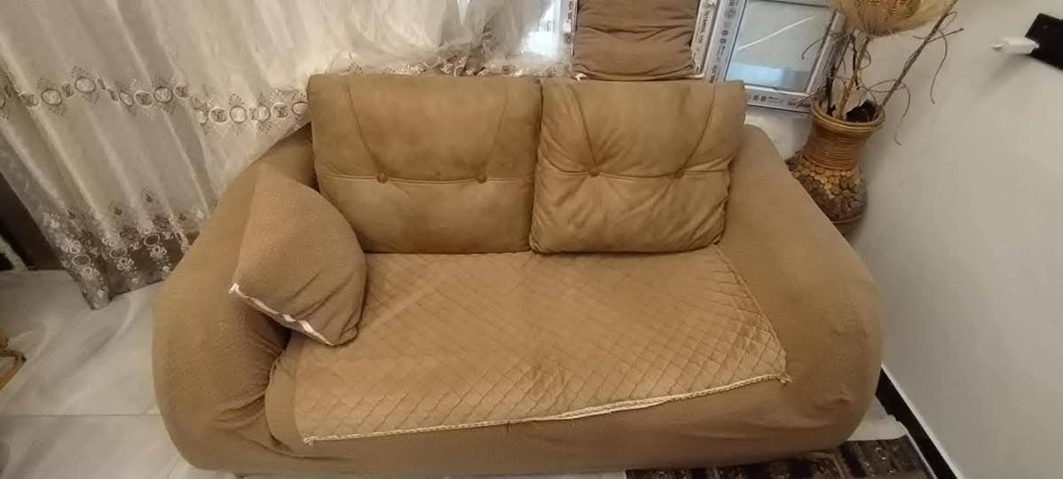 السلام عليكم تخم تركي 9 مقاعد للبيع السعر 250 الف وبي مجال
***********
