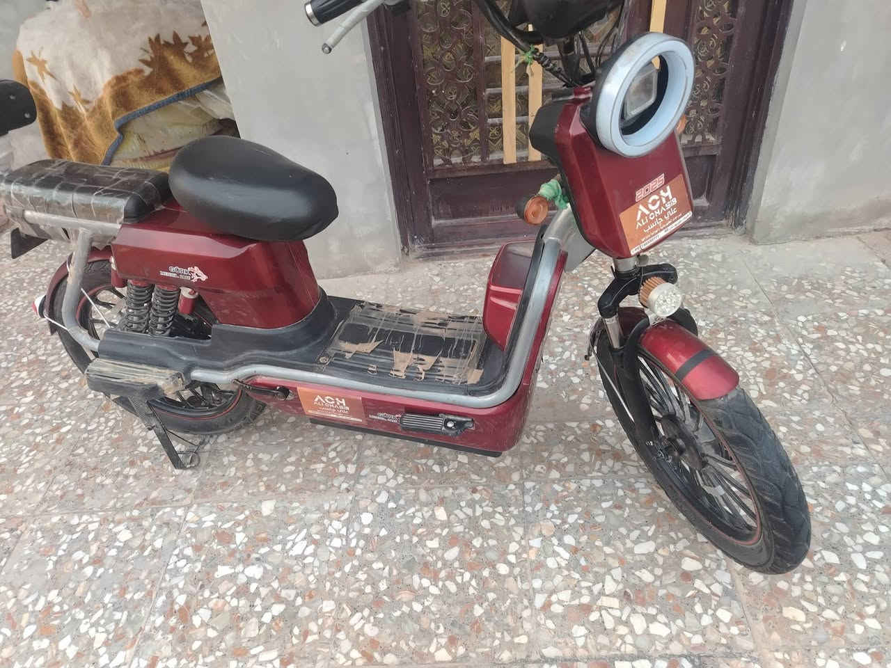 السلام عليكم
بايسكل شحن للبيع كامل اي نقص مابي 5 بطاريات يمشي 99 السعر مناسب  للأستفسار الاتصال على الرقم ***********
