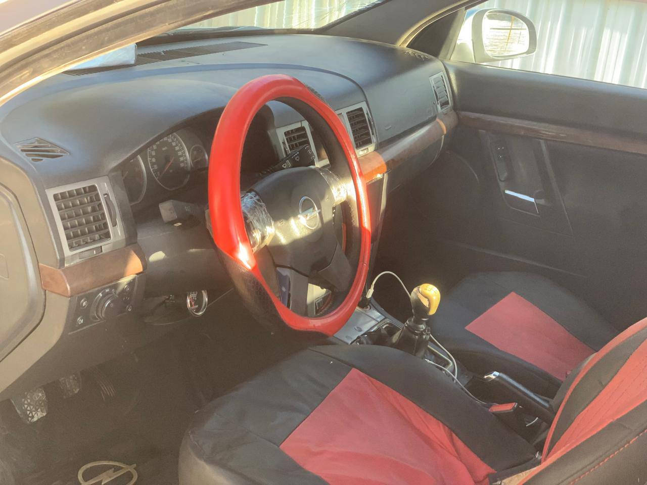 سلام عليكم
اوبل فكترا 2004 رقم اربيل دولي سنويه جديده السياره مكفوله من الضربه بس صبغ جماليه اثر جراد سعر 50 وبيهه مجال ***********
