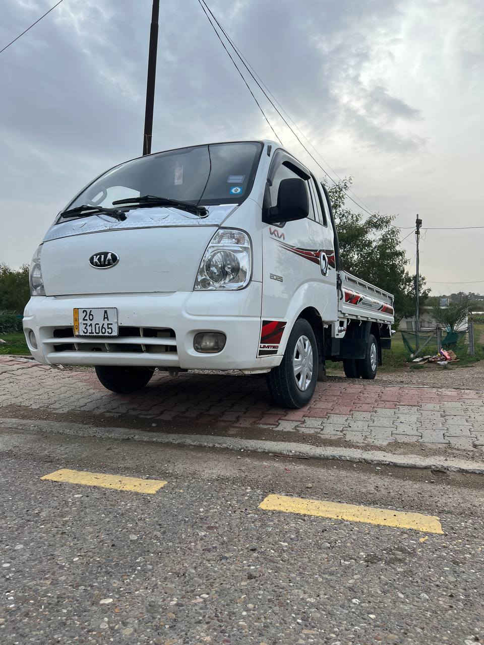 السلام عليكم 
كيا ٢٠١١رقم صلاح الدين للبيع 
هزة وفحص وسنوية ورقم جديد ل٢٠٣١
كير ومحرك آكسل شاصي مكفول 
تخم تاير وصدر ومشط وباور ستيرن جديد 
كهربائيات كلها شغالة 7جنكال مكينة ٢٧٠٠
السيارة مكفولة من الضربة والتبديل 
السعر 95
مكاني الضلوعية 
للاستفسار. ***********
                ***********
