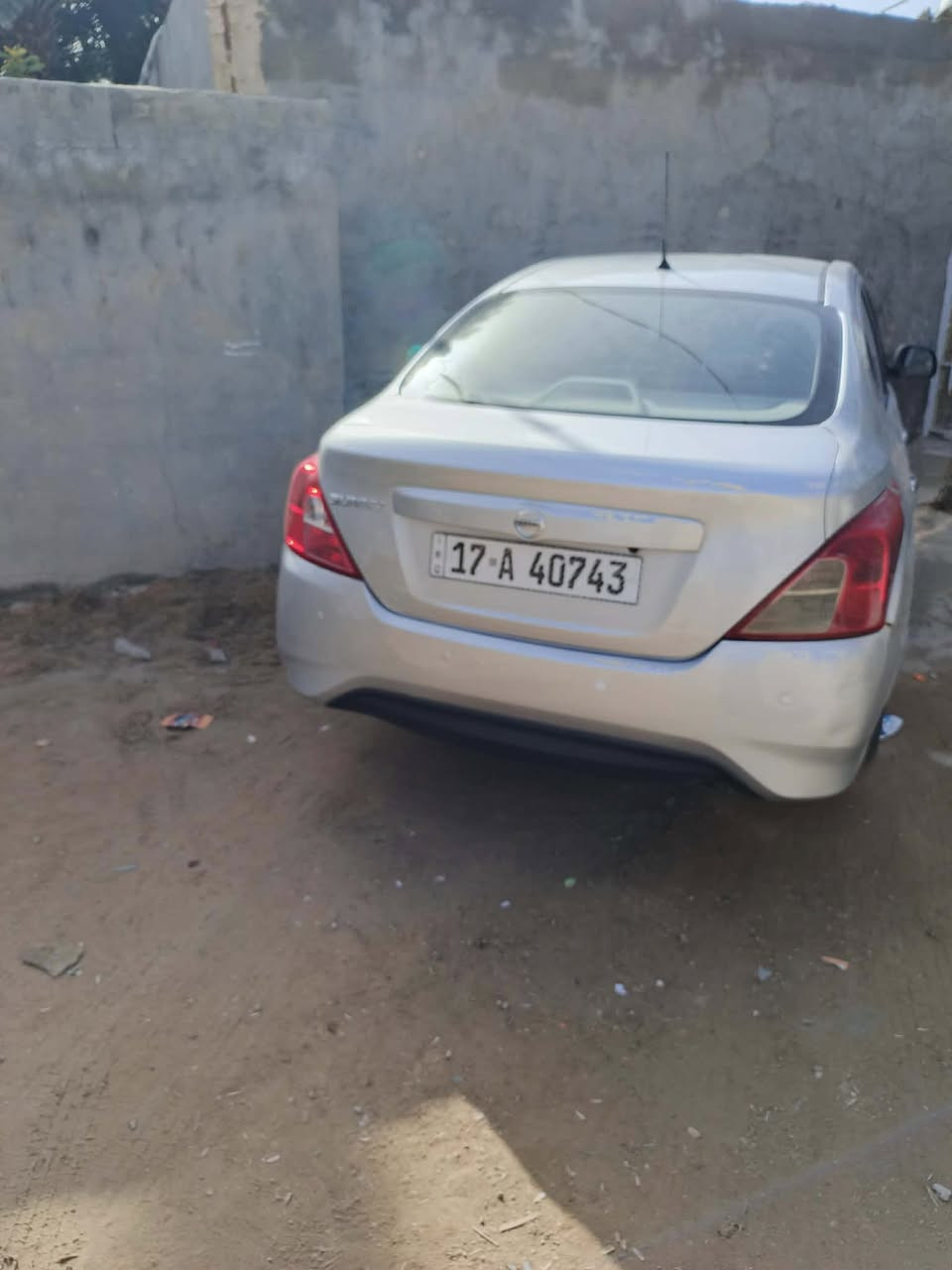 السلام عليكم نيسان صني موديل 2022  لون سلفري رقم مثنئ انكليزي السياره دوشمه كامله للسياره تخم تايرات ابو الخطه ادامه للمكينه تبريد ثلج السياره اخت الزيرو  ماشيه 100 الف  حادثها جداً بسيط  قطعتين جاملغ امامي معوقين سنتين تصير حره اللاستفسار  علئ الرقم***********
