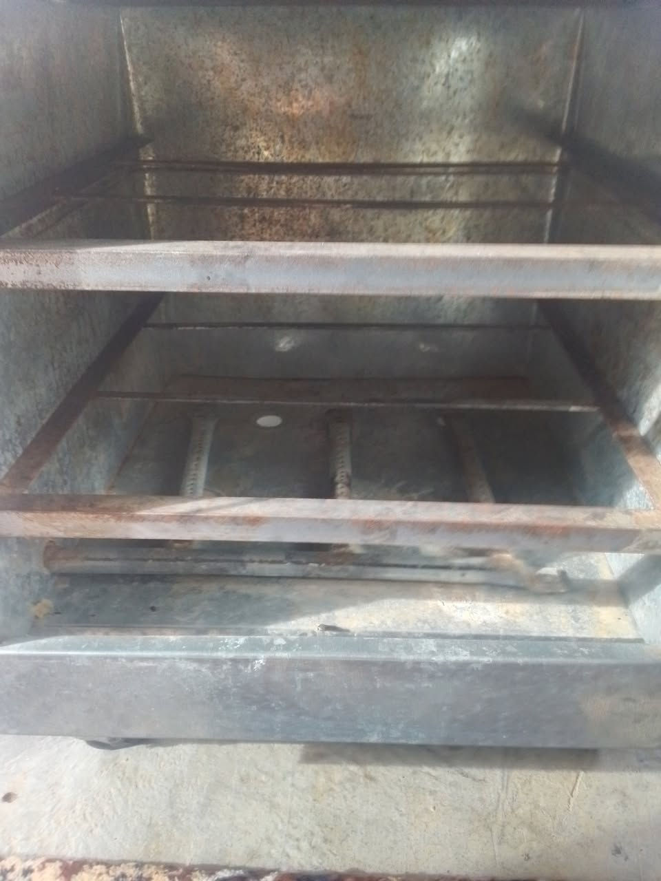 السلام عليكم اخواني فرن للبيع مستخدم شي قليل السعر٣٥ للتصال على الرقم ***********
