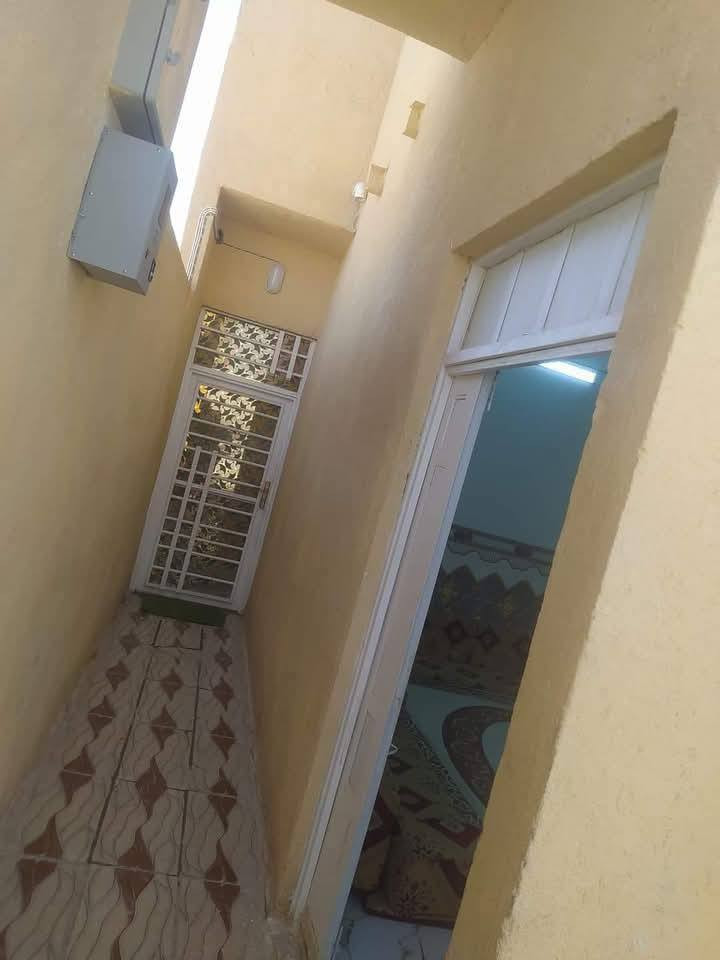 ١٠٠متر للبيع زراعي قرار محكمه مشمول بل تطويب ومسجلته البلديه بي جميع خدمات  شوارع تبليط مولده خط ذهبي ماء كهرباء قريب على شارع كربله عمود ١٢٢ قريب نداء  شارع العلوه
 الجديده
 سعر22مليون  لاستفسار اتصل *********** البيت مكون من غرفه وصاله ومطبخ واستقبال وحمامات داخلي وخارجي
