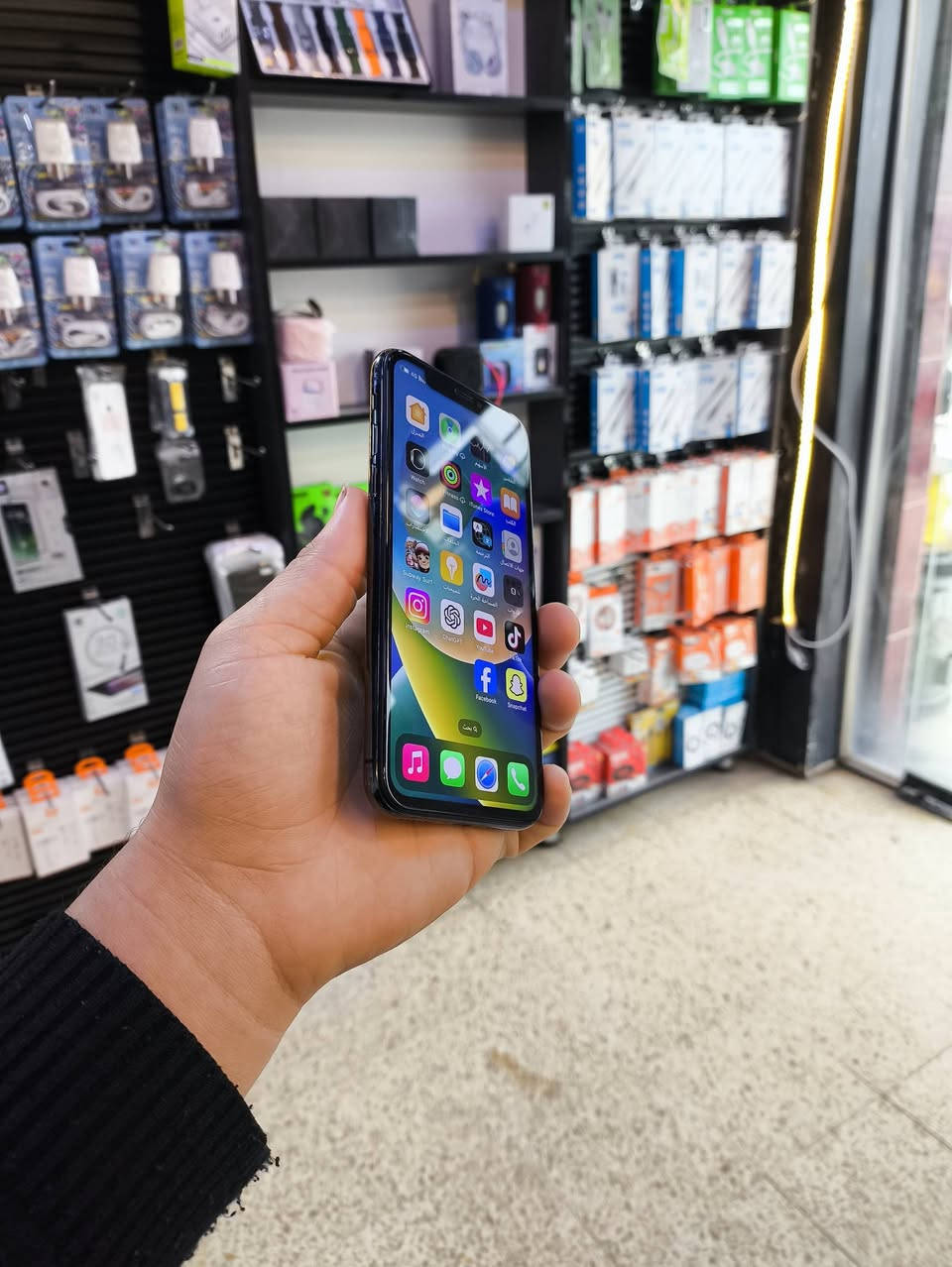 📱 ايفون X للبيع
🔹 السعة: 64GB
🔹 البطارية: 100% (مستبدل أصلي)
✅ الجهاز شغال بالكامل بدون أي مشاكل
✅ تك سيم شغال طبيعي
✅ الكاميرات شغالة وتصويرها حلو
✅ الصوت واضح وعالي
✅ الهزازات شغالة
✅ الشاشة أصلية مستبدلة (تحويل) بدون مشاكل
⚠️ ملاحظة: الظهر مفطور لكن ما مأثر على الاستخدام
💰 السعر: 115 ألف (قابل للنقاش البسيط)
📍 الموقع: موصل – الأيسر
📞 للتواصل: خاص أو اتصال مباشر
***********
