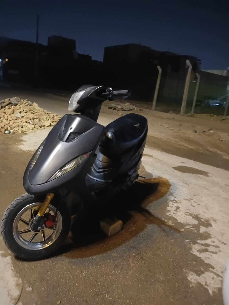 السلام عليكم دراجه للبيع 
ماكس عدله 
مكينه 55بوشته
دبل امامي رياضي
صالنصه رياضي 
شغاله نكره سلف 
بس عوزه باتري الباتري ماله تعبان دراجه فول
سعره 450الف وبيه مجال قليل 
مكاني ميسان نهاوند الرابعه 
الرقم***********
