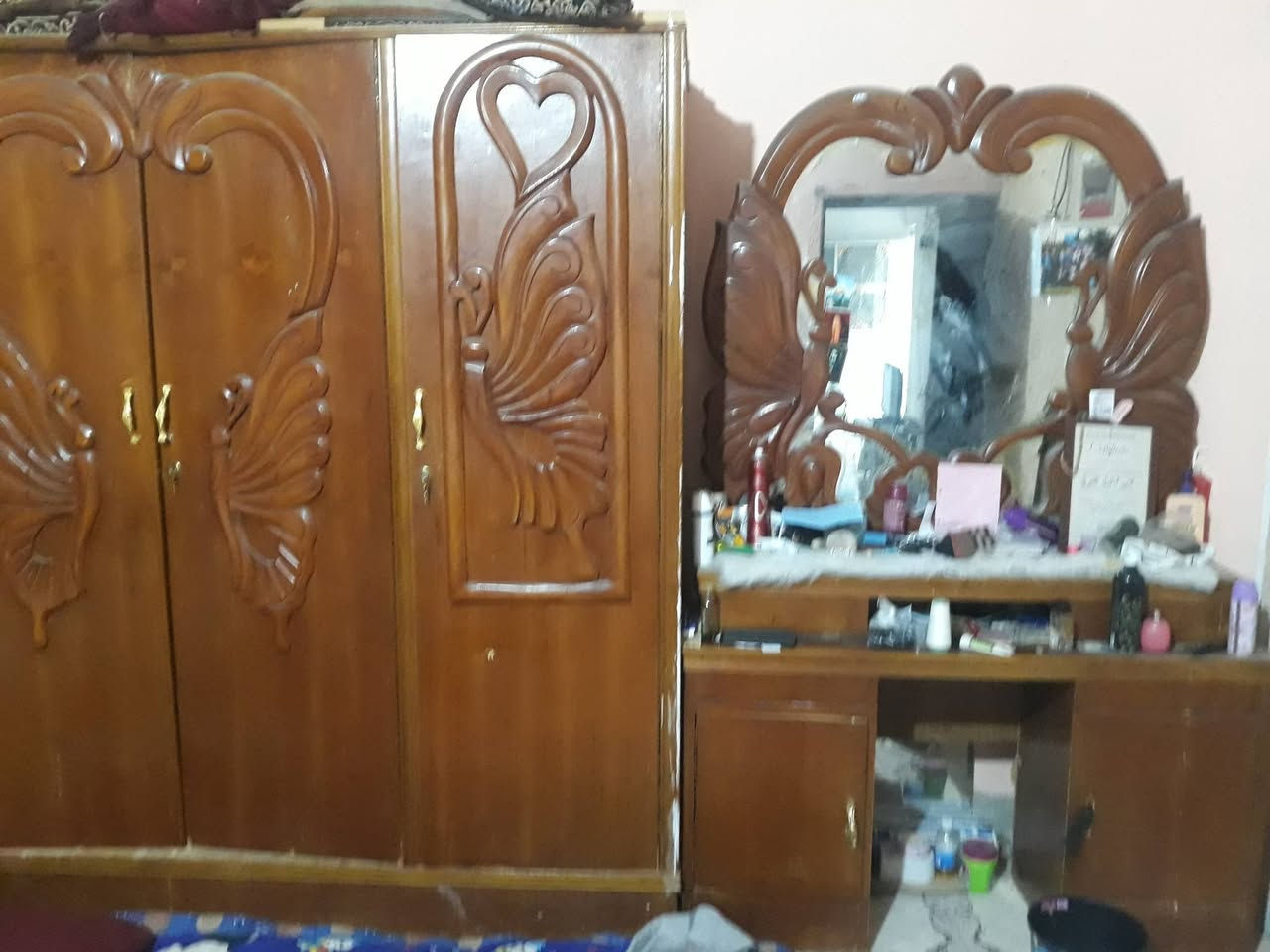 للبيع غرفه نضيفه ٦ بوب خشب نجاره لاصلي ٥٠٠ وبيه مجال ***********
