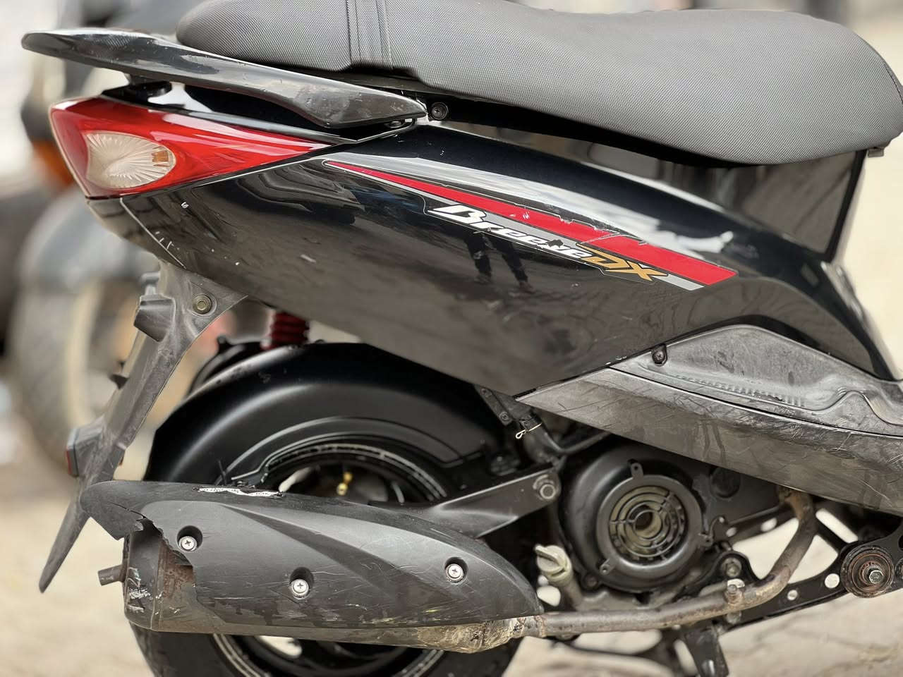 سلام عليكم بريز لايت جوة دراجة رمبة رمبة رمبة جديدة بمعنى لكلمة كفرات ومكينة وسوادات كلهن بلاديات 
فحل ماشية 32 الف حقيقي 
دراجة كلشي بيها شغاال ومابيها اي عطل او عيب 
وبلحقيقة بعد احلى بهوااي 
اوراق كاملة 
وجيب وياك مليوووون فيتر وتعال افحص 
سعرر 950 الف دينار 
مكاني بغداد 
للاستفسار 
*********** 
اتصال فقط
