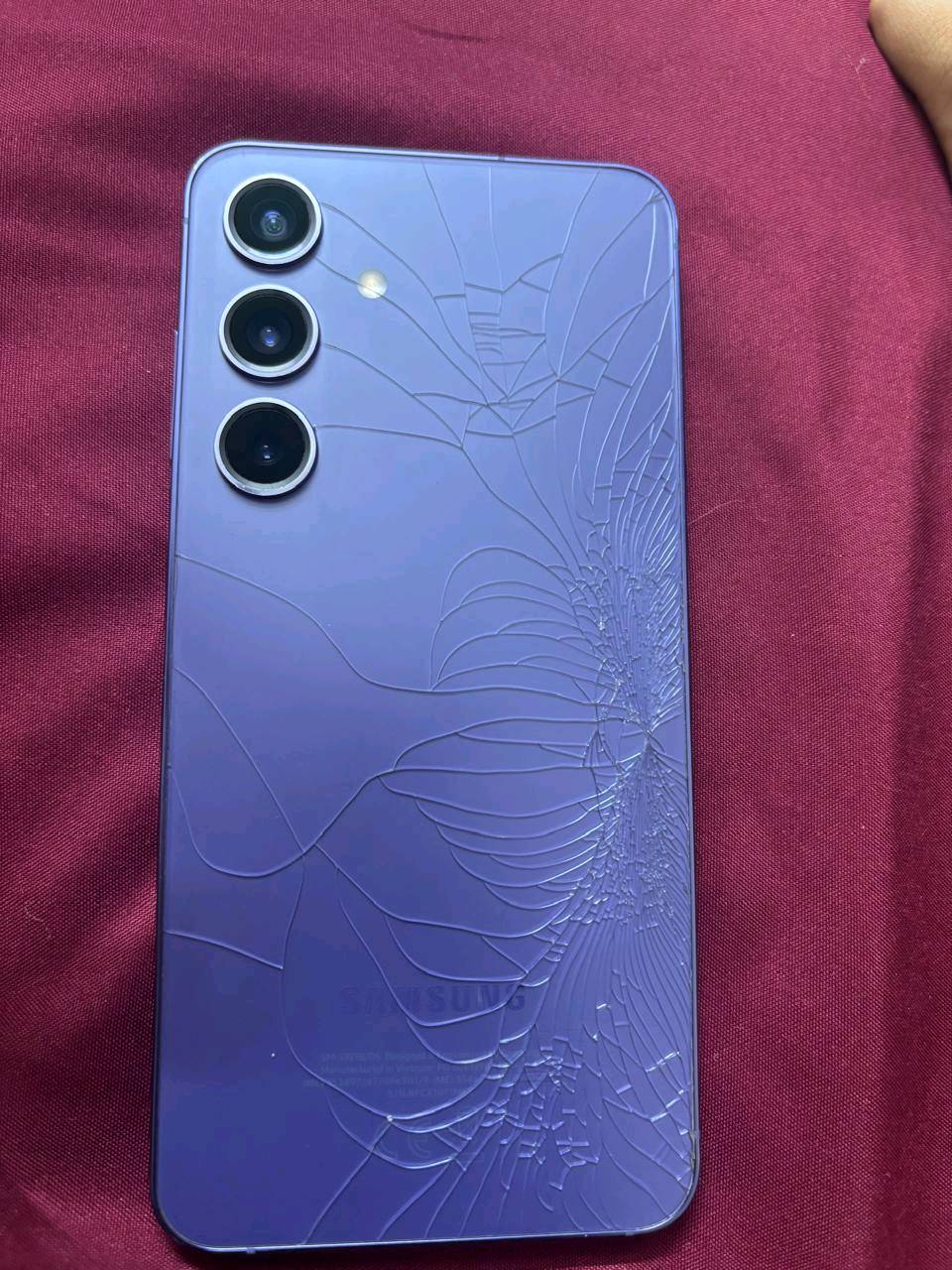 جهاز s24 العادي بي فطور بالظهر للبيع ٥٠٠ او رماوس وي s24 او s25 الترا