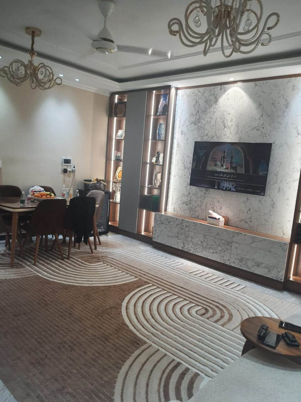 في مجمع الامل السكني
.....................................

⚡️بيت للبيع في مجمع الامل قريب من البوابه / طابقين

⚡️مساحه : 200 متر 

⚡️مساحة البناء 170 متر

⚡️يحتوي ع 5 غرف منام 

⚡️يحتوي ع 3 حمامات 

⚡️مطبخ ، حديقه ، كراج 

⚡️بناء مرتب واحده من الغرف مساحه 8 متر تنفع تكون غرفتين 

⚡️يباع مع الاثاث وجميع الاثاث جمعيه تم تجديده 

⚡️السعر المطلوب  680مليون 

............

مباشر

***********
