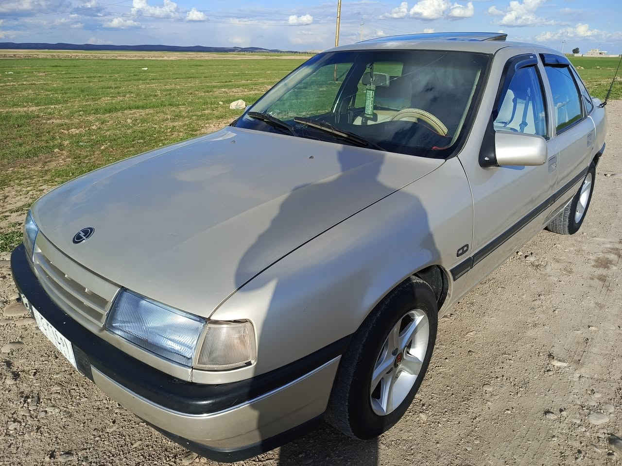 السلام وعليكم اوبل فيكترا موديل 1991حجم 16 بدون صبغ ولا ضرر بس دواير ودوسات صبغ نينوى سنويه عضم #كربون بيها الإستفسار على *********** بي واتساب
