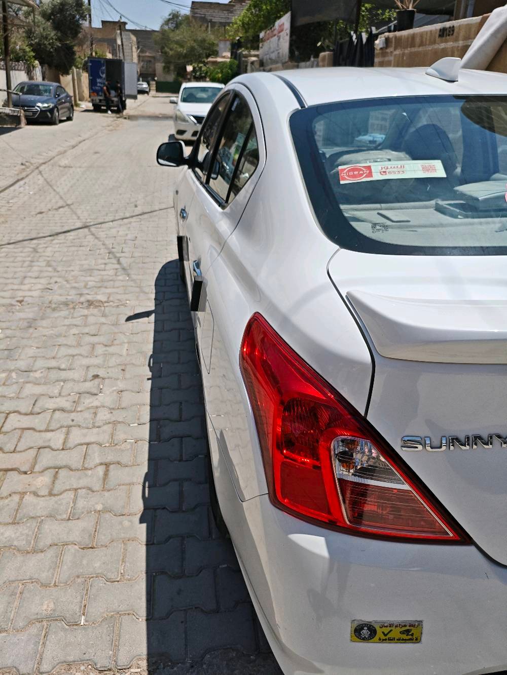 ​🚗 للبيع: نيسان صني 2024 (وارد هندي) 🚗
​✨ سيارة بيت نظيفة جداً وجاهزة للاستخدام ✨
​📍 المواصفات الأساسية:
​📅 الموديل: 2024 (الشكل الجديد)
​⚪ اللون: أبيض ملكي
​🛣️ الماشية: 65 ألف كم (حسب قراءة العداد الحالية ⏱️)
​⚙️ المحرك: 1500 سي سي (اقتصادية جداً بالوقود ⛽)
​❄️ التبريد: تبريد ثلج ما شاء الله ❄️
​🕹️ المميزات: تحكم ستيرن كامل
​🔍 تقرير الحالة والأمانة (حتى تجي وتفحص على بينة):
​🛠️ الگير والمحرك والصدر بحالة ممتازة وبشرط الفحص، والسيارة جاهزة تماماً (شغل واطلع).
​📝 السنوية والهزة: جديدة وقفل والتحويل فوري.
​⚠️ ملاحظات البودي الخارجية (موضحة بالصور):
​ضربتين واضحة بالباب خلف السايق ( خفيفة).
​رصعة صغيرة يم البك لايت الخلفي.
​شخط بسيط بالبنيد.
​💵 السعر المطلوب: 125 ورقة  وبيه مجال بسيط
تنويه سياره مال بيت 
 للشراي الطيب 🤝
​📱 للتواصل والاستفسار (إتصال + واتساب):
👉 *********** 👈