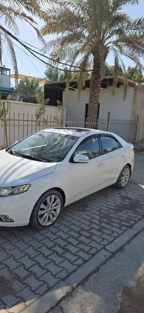 كيا سيراتو موديل ٢٠١٣ 
فووول ما عدى البصمة 
تحكم ستيرن 
فتحة 
اشاير بالمري 
تبريد بيانو 
شفتات ستيرن 
كير ٦ نمر 
 مصبوغة حزام 
عايزة حدادية 
الكير نص عمر 
الرقم أربيل قديم 
السعر ٩٠ وبيها مجال 
بعد الفحص ابيع (سويج + وكالة ) 
للتواصل ***********
