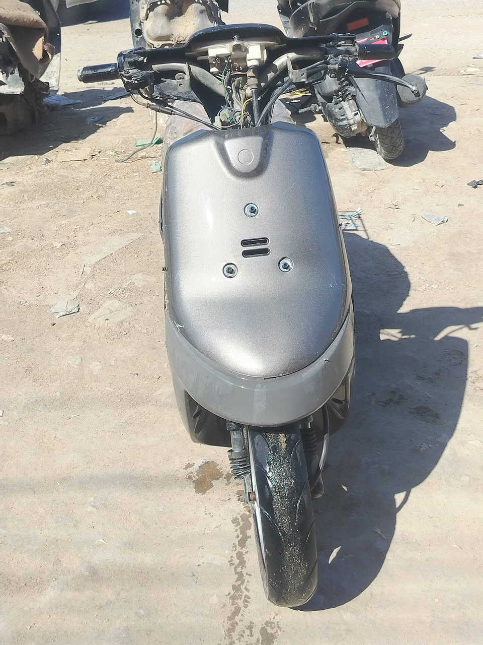 بطه حاويه ما مفتوحه بلاد كهربايات كله شغاله عايزه وجه بس نجف حي المطار *********** السعر ١٥٠
