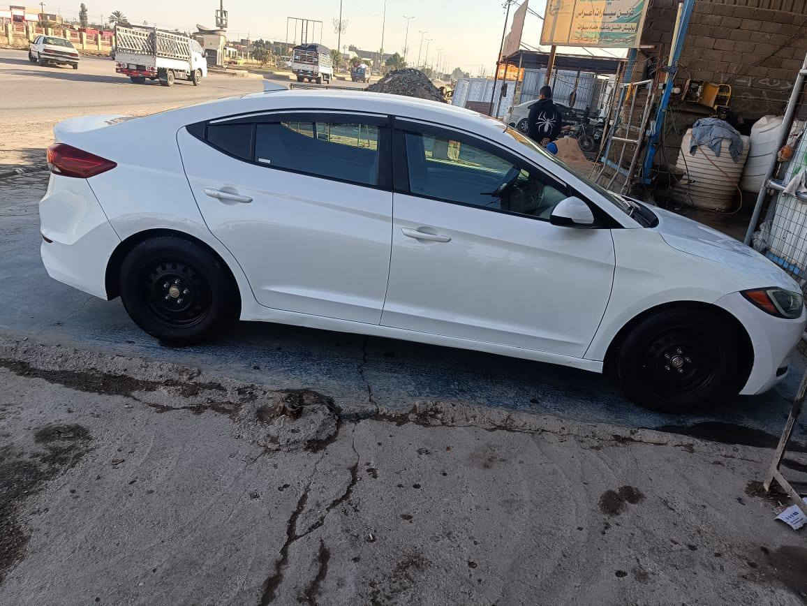 السلام عليكم ورحمه من رخصة الادمن سياره هونداي النترا موديل 2017 رقم اربيل دولي سنويه للا27 السيارة وأرد امريكي السيارة حادثه فقط جاملغ امامي مصبوغ ليبل واحد السيارة كير ومكينه وحداديه وتخم تاير وتبريد وتدفئة دواخل جديده خير من الله السيارة جاهزه مناقصة اي شي 
السيارة معروضة119 وبيه مجال بسيط 
فقط الاتصال على هذا الرقم 
***********
