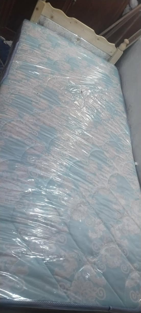 السلام عليكم 
مبردة 
سرير نفر
دوشك غير مستعمل للبيع


**إذا كنت صاحب هذا الإعلان وتريد حذفه لأي سبب، رجاءا أرسل رسالة إلى الدعم الفني**