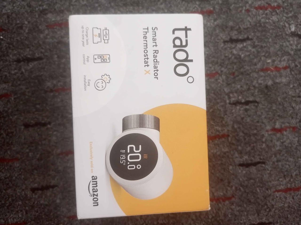 ، وهو عبارة عن ترموستات ذكي مصمم للتحكم في رادياتيرات (مشعات) التدفئة بشكل فردي وفعال. 
Amazon.co.uk
Amazon.co.uk
 +1
أهم المميزات:
توفير الطاقة: يساعد في تقليل استهلاك الطاقة وتكاليف التدفئة بنسبة تصل في المتوسط إلى 22%.
التحكم الذكي: يمكن التحكم في درجة الحرارة لكل غرفة على حدة عبر تطبيق الهاتف أو الأوامر الصوتية باستخدام المساعدات الذكية مثل (Alexa, Siri, Google Assistant).
عمر البطارية: تدوم شحن البطارية لمدة تصل إلى عام كامل.
سهولة التركيب: مصمم ليتم تركيبه ذاتياً بسهولة خلال دقائق معدودة.
معيار Matter: يدعم معيار Matter، مما يسهل توصيله مع أجهزة المنزل الذكي الأخرى. 
Amazon.co.uk
Amazon.co.uk
 +3
معلومات إضافية:
التوافق: يرجى ملاحظة أن منتجات tado° X غير متوافقة مع إصدارات tado° V3+ أو الإصدارات الأقدم. دهوك, العراق


**إذا كنت صاحب هذا الإعلان وتريد حذفه لأي سبب، رجاءا أرسل رسالة إلى الدعم الفني**