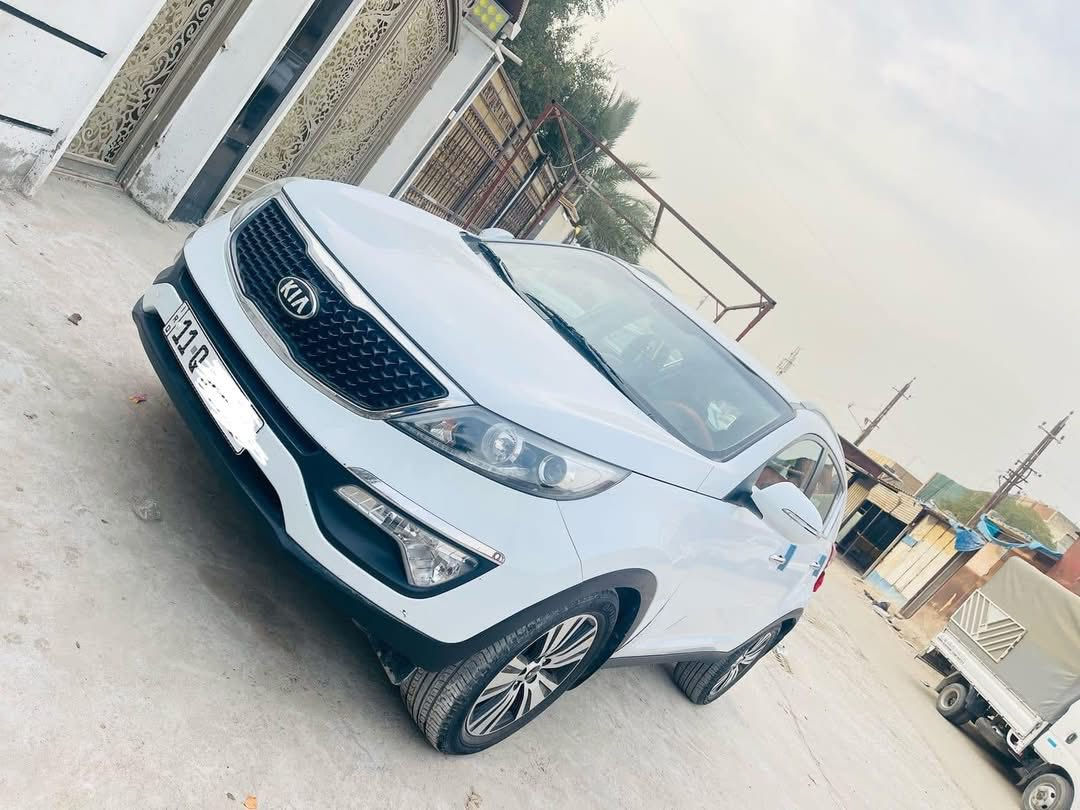 سلام عليكم كيه سبورتج 2016 وارد خليجي سياره نضيفه ماشيه 40 الف كيلو ممبدل بيهه اي قطعه مكفوله كفاله كامله بس بيهه ضربه بل صندوك يرجع عل بارد للاستفسار اكثر *********** السعر 180 ورقه بيه مجال
