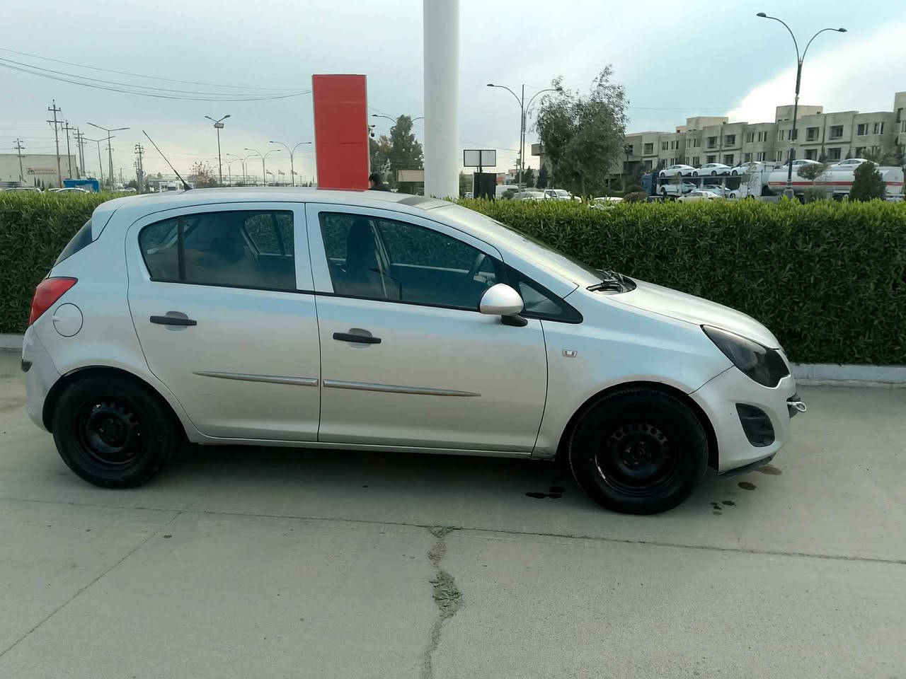 تبريد سارد و گةرم دوو جام كارةبا Abs شاشة ايباد كاميرا دوو بارجةي هةية گيرو مةكينة بةشةرت غرامة بةشةرت بةناوي خؤمة سةنةوي نويية رةقةمي نويية سةيارةكي خؤشوو حةمةليية *********** أربيل, العراق
