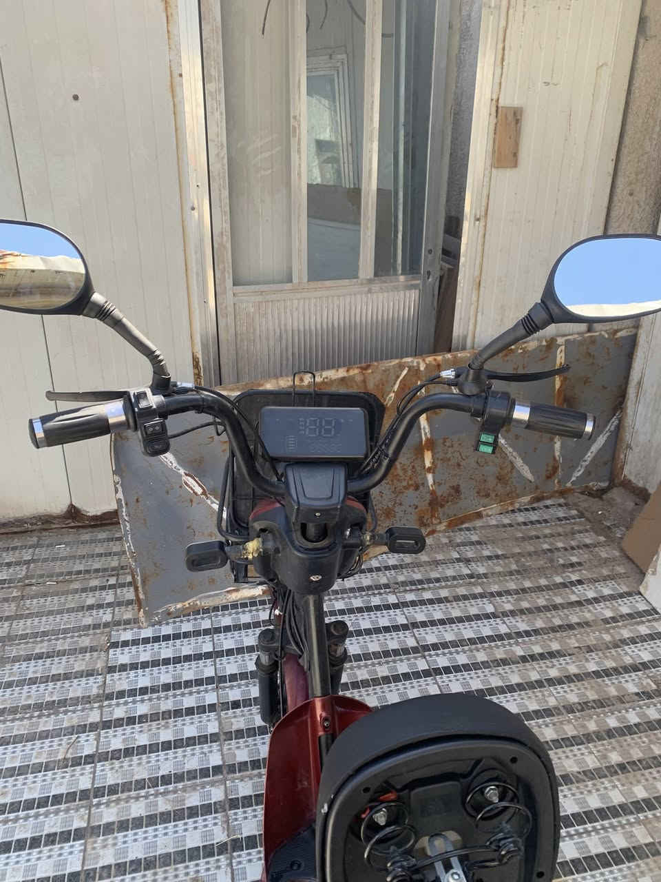 السلام عليكم دراجه شحن للبيع دراجه مال موضف ع كد دوام ويرجع يضمها جديده دراجه ما بيها اي نقص بس بطاريه وحده مبدله 
عنوان حي اور 600
***********
سعر 350بيها مجال قليل👌🏻
