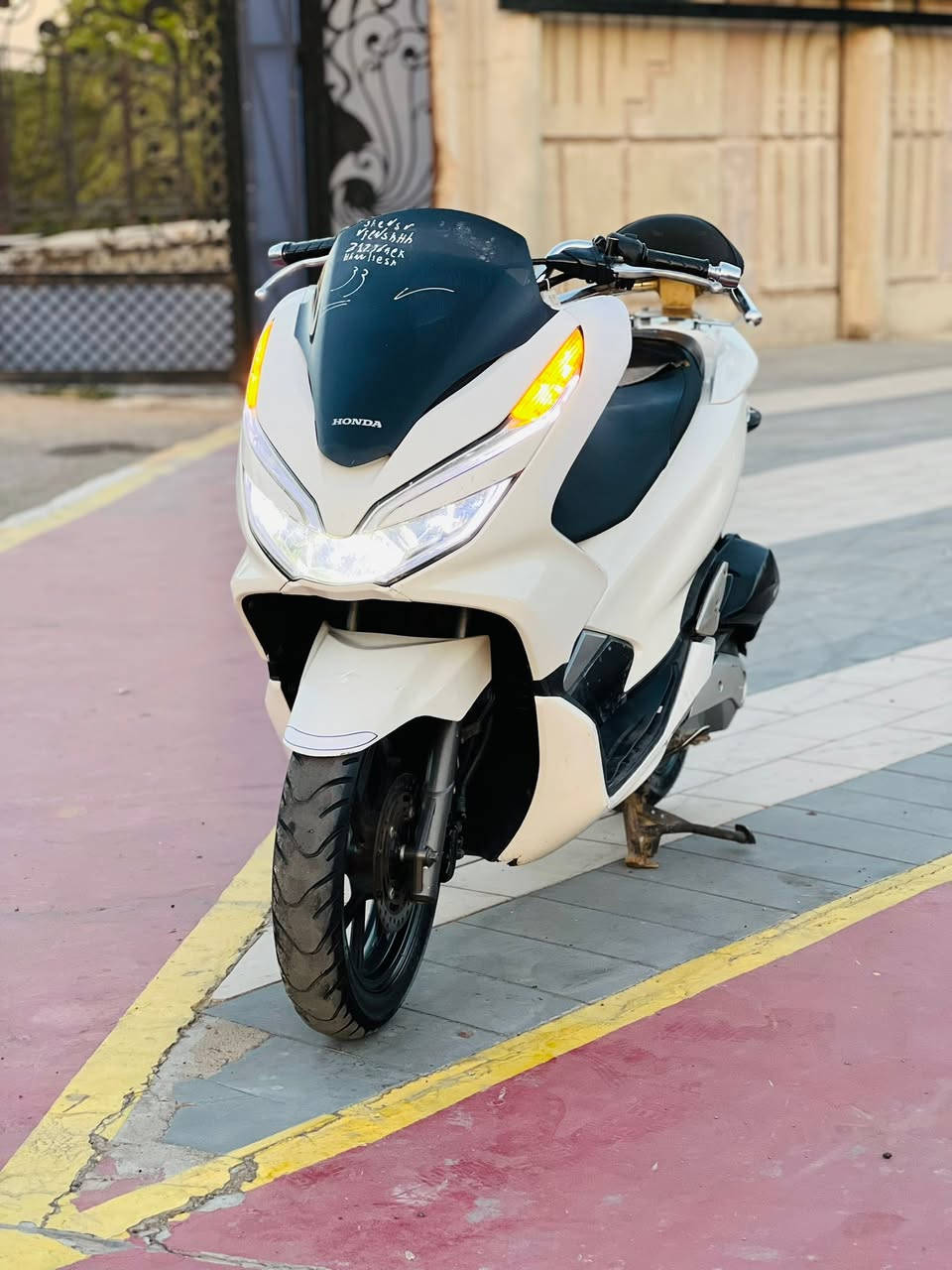السلام عليكم دراجه PCX ياباني الجيل الثالث للبيع مكينه 150 حساس ازدحام بصمة دكمتين ياباني الاصلي دراجه مكفولة كفاله عامه مال جناي مكينه برغي ممفتوح بيه شلعه معدل فول ماشي 1000 حقيقي السعر مليون 950 بيه مجال بسيط عنواني بغداد للاستفسار ***********

