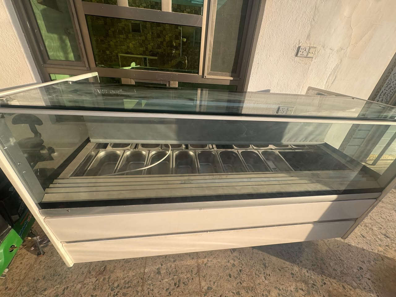 براد ايس كريم للبيع 
إيراني  طول ١٩٠ 

***********
