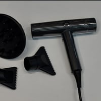 للبيع 100  اصلي مستعمل قليل  ويتساب 07801122355