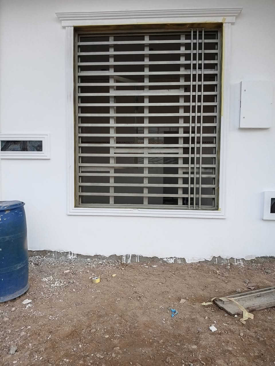 صبغ داخل ميسان بنسب السعار جدران وشبابيك ***********
