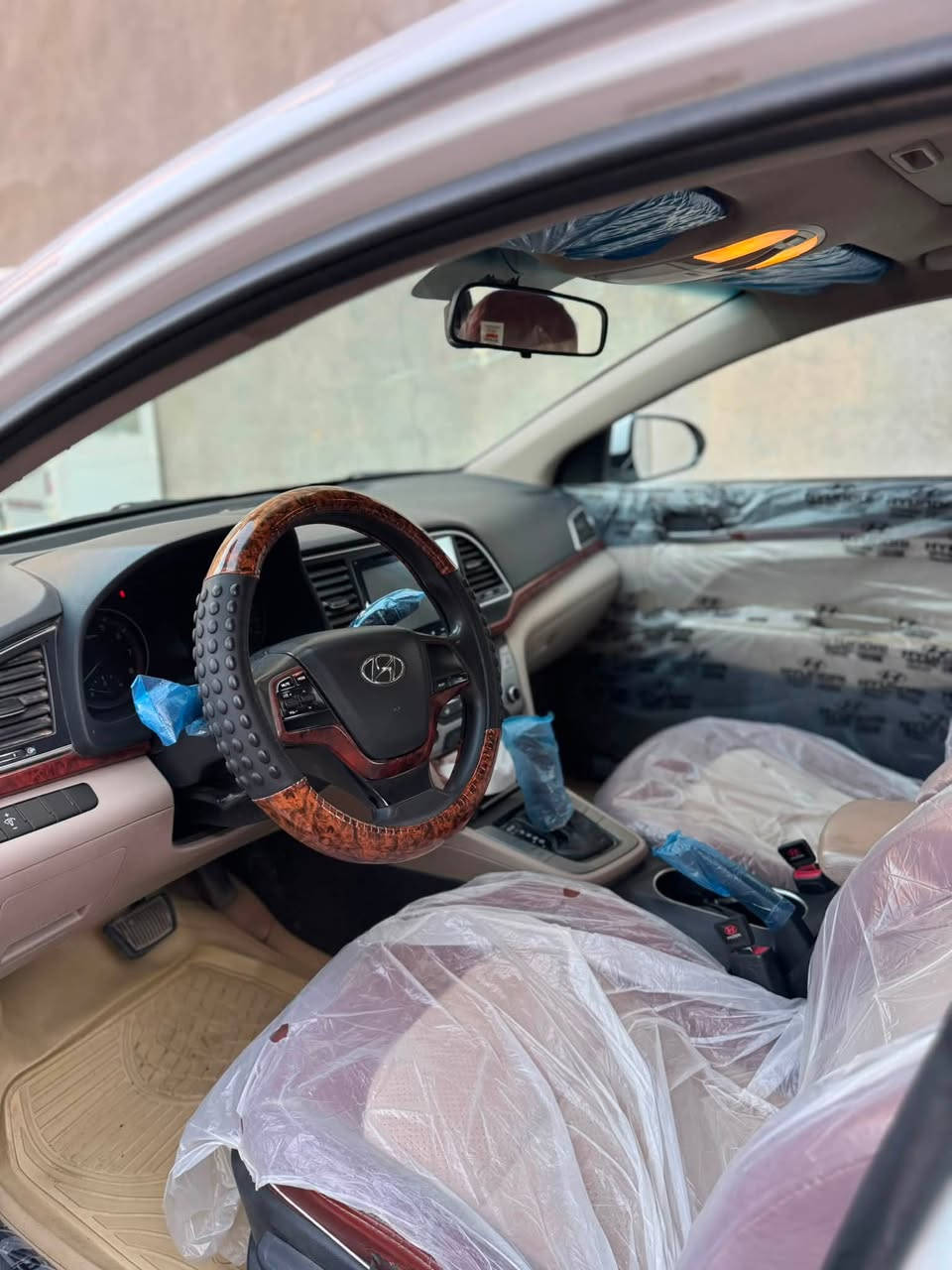 السـلام ؏ـليڪم
للبيع النترا موديل 19 سوبر خليجي رقم بابل بأسمي مداور أي وقت يعجبك فول مواصفات عدا البصمه محرك 2000 دوش گير محرك حداديه ڪله بشرط 
سونارها موجود وكلشي موضح بالتفاصيل 
مكان السياره الديوانية 
للاستفسار ***********
