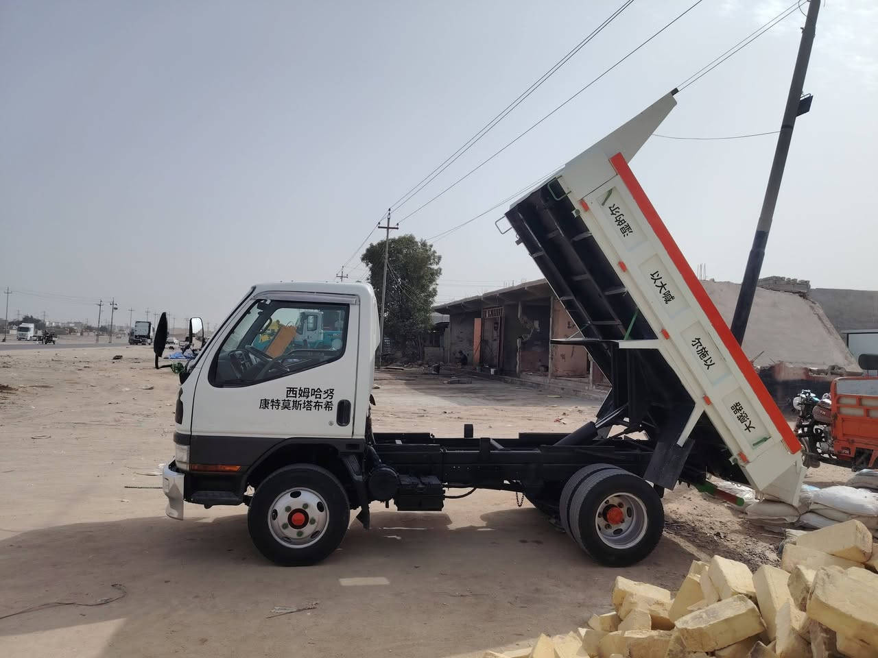 السلام عليكم كنتر بزون الموديل 2000 شاصي مكفول محرك خيرمن الله رقم بصره سنويه ل 2029 رقم *********** (***********
