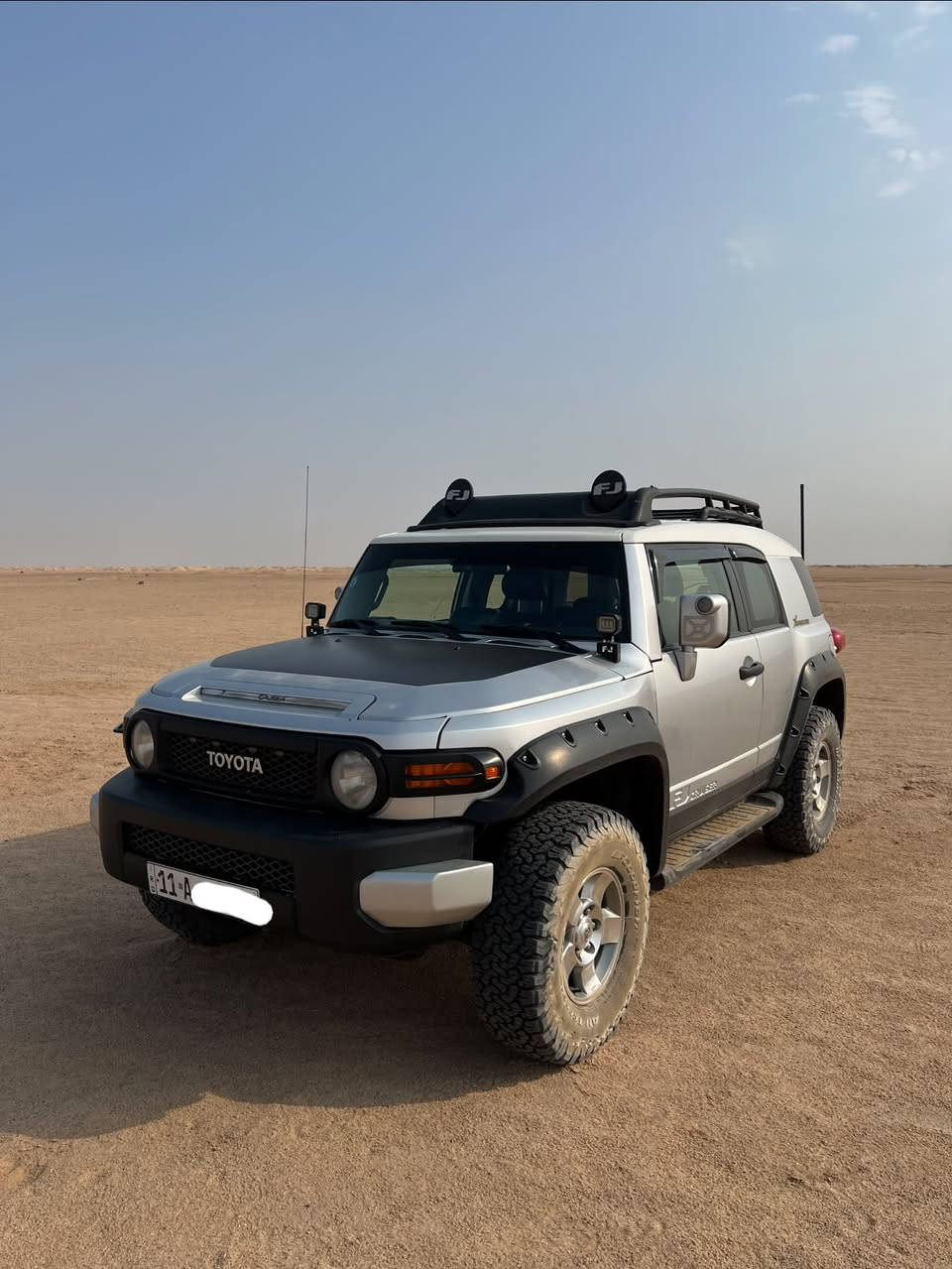 للبيع: تويوتا إف جي كروزر خليجية كلين (FJ Cruiser) 2008 - لقطة!
المواصفات الأساسية:
 الموديل: 2008 - مواصفات خليجية
 المحرك: 4.0L (6 سلندر) - أداء جبار
بانزين (فيت بم جديد وبي فتحة فوق)
غاز (LPG) منظومة اقتصادية وراقية
 اللون: سلفر كلين تايتل / خليجية
 العداد: 270,000 كم
 الرقم: بغداد - خصوصي
 الكير: اوتوماتيك | المقاعد: قماش
حالة السيارة:
السيارة مداريها جدًا.. مكفولة وكلشي بيها جديد حرفيًا حتى الدهن والفلاتر هسة مبدلهن. تبريد كامل ياباني جديد قبل سبوع شديته (ثلج)، ومنظومة البريك بكل تفاصيلها جديدة. اي شيء تجاري بالسيارة انشال ورجعته "بلادي" وأحسن.
بس مضطر للبيع والا السيارة كلش مصروف عليها وتعبان بيها، وجاهزة للاستخدام بدون ما تصرف عليها دينار.

السعر: 16,900$ (169 ورقة)
للاستفسار والشراء، يرجى التواصل على واتساب: ***********
