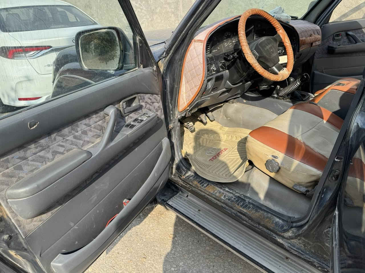 السلام عليكم لاندكروز ليله علوي موديل 93رقم واسط إنكليزي اب اسمي سنويه لحد 28 فول موصفات دبل تانكي دبل سبير  سلايت روف ثلاجه 3قطع تبريد سياره مصبوغه جماليه تخم تاير صدرها  80/بل 100 كير عادي مكينه اثري أف. كهربايتهة كلهة شغاله جام لايت سنتر لوك خمس أبواب كيجان كلهة شغاله   لبيع مكان  واسط العزيزيه ***********  ***********
