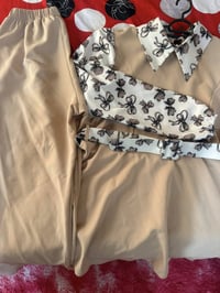 للبيع • ملابس