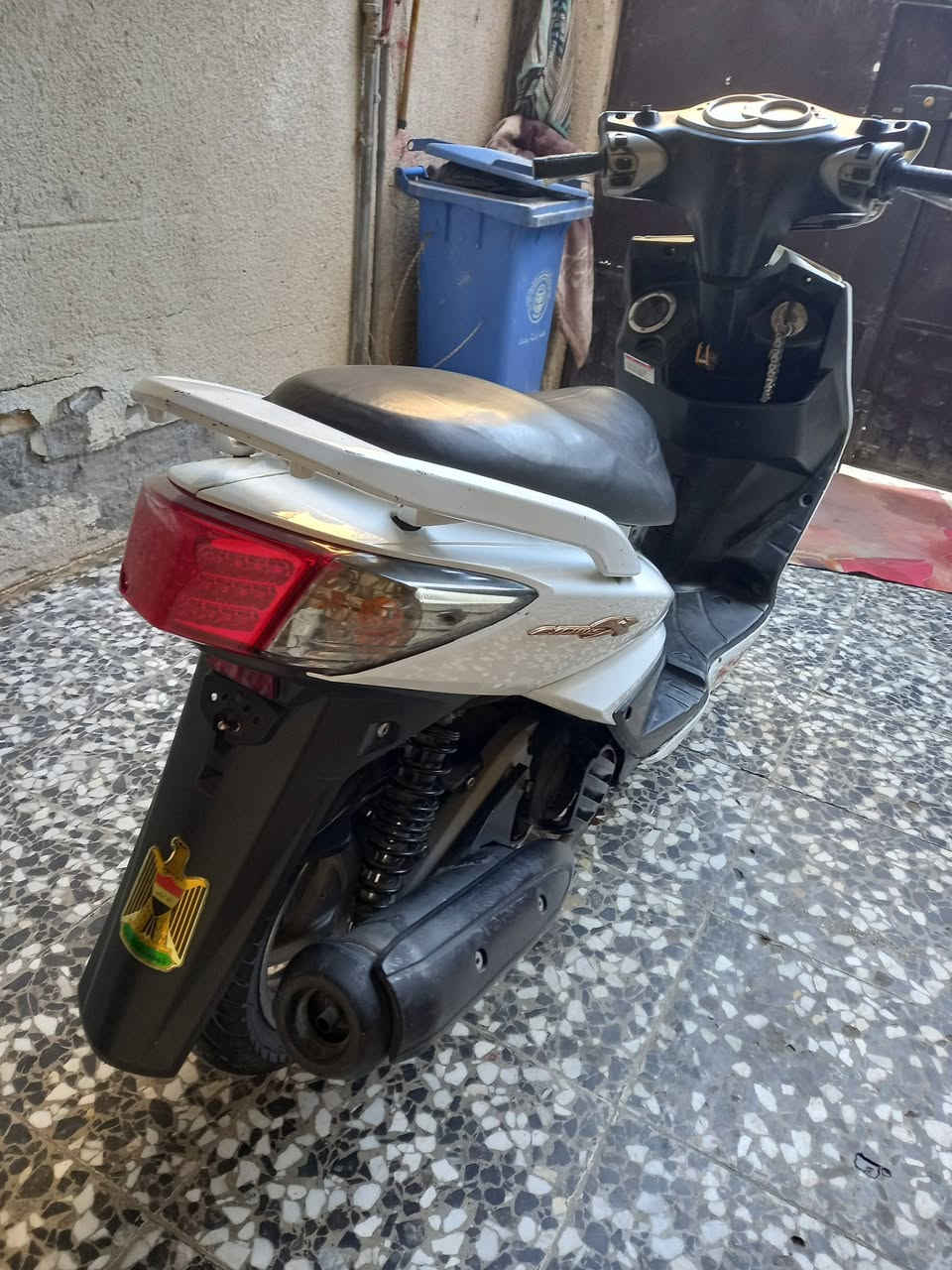 السلام عليكم سكنس فحل نوزل خطين مكينه ما مفتوحه الدراجه نضيفه ونضافه الكفرات كدامك العنوان بغداد المدينه 
الرقم ***********
السعر ٦٠٠ وبيه مجال للشراي
