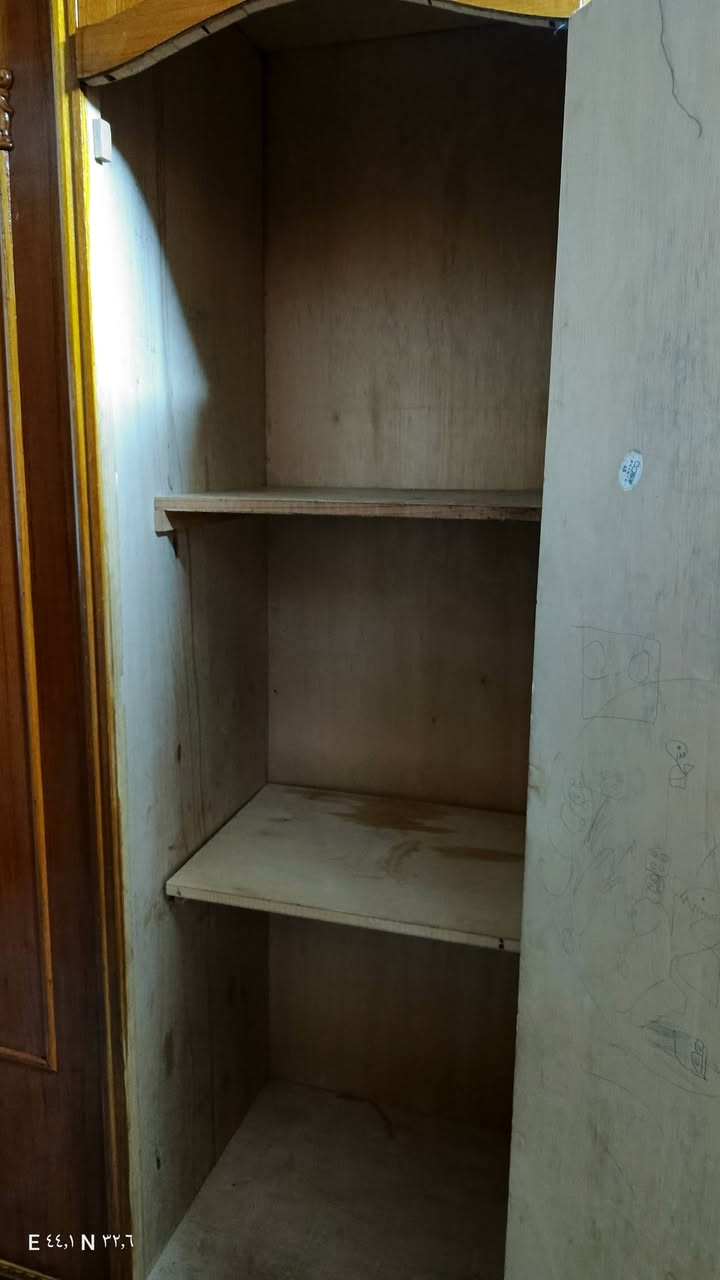 كنتور صاج مستعمل نظيف مثل ما واضح بالصوره السعر 225 العنوان كربلاء شارع سيد اسماعيل الرئيسي ويوجد خدمه توصيل هاتف ***********
***********
