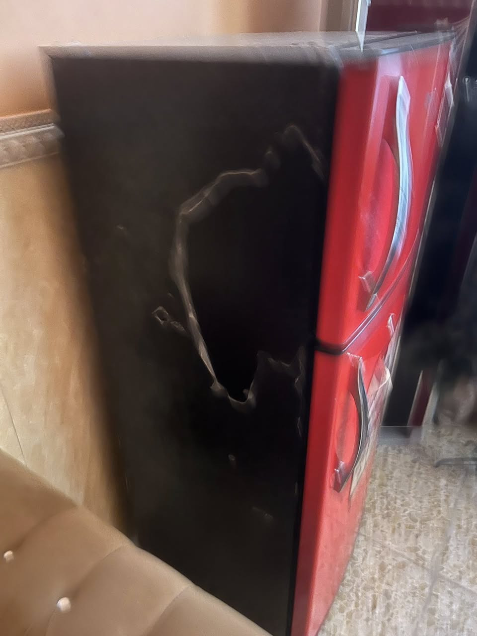 ثلاجه للبيع بعده الجيس مالته بيه جديدة مستعمله قليل ***********
