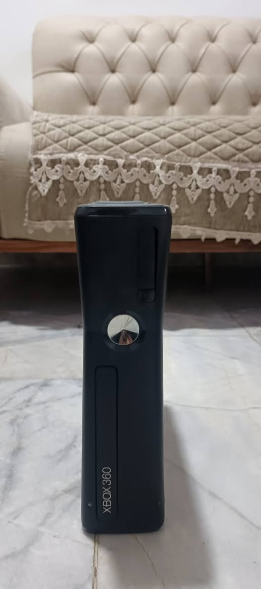 السلام عليكم

اكس بوكس 360 جديد بكارتونته مع 3 يدات و ما داخل تصليح و استخدام قليل السعر 170 وبي مجال للشراي 
للتواصل *********** واتساب
