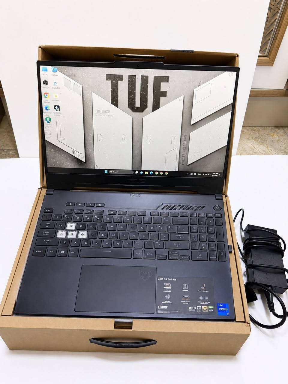 💻 لابتوب ASUS TUF Dash 15 للبيع (  استخدام هندسي نظيف جداً)

السلام عليكم شباب، للبيع لابتوب ASUS TUF Dash 15 غني عن التعريف، نظيف جداً وبحالة الوكالة.

⚠️ ملاحظة مهمة للشراي: الجهاز استخدامه كان هندسي فقط (برامج تصاميم وتصفح)، الجهاز أبداً ما ملعوب بيه أي لعبة، يعني القطع الداخلية بحالة المصنع، والتبريد نظيف وماراح تشوف أي حماوة أو هبوط بالأداء. جهاز 
مضمون 100% والصور تحكم.

⚙️ المواصفات الكاملة للجهاز:
 الموديل الكود: ASUS TUF Dash 15 (FX517ZM-AS73)
 
المعالج: Intel Core i7-12650H (جيل 12 قوي جداً للبرامج الهندسية والرندرة)
 
كرت الشاشة: NVIDIA GeForce   6gb RTX 3060 (قوي وممتاز للـ Real-time rendering والألعاب)
 
الذاكرة (الرام): 16GB DDR5 (أحدث جيل من الرامات لسرعة نقل بيانات فائقة)
 
الهارد (الخزن): 512GB SSD NVMe (سريع جداً بإقلاع النظام وفتح البرامج)
 
الشاشة: بمقاس 15.6 بوصة بدقة FHD وبتردد 144Hz لسلاسة عالية بالحركة
 
المنافذ المميزة: يحتوي على منفذ Thunderbolt 4 فائق السرعة
 
النظام: Windows 11 Home أصلي
 
اللون: أسود مطفي مميز (Off Black)

✨ الملحقات والحالة:
 الجهاز بكامل ملحقاته الأصلية (الشاحن الأصلي والكرتونة متوفرة ونظيفة).
 نظافة خارجية وداخلية ممتازة، والبطارية بحالة قوية جداً بسبب 
عدم إجهادها بالألعاب . 

السعر : 850$

📍 مكان التواجد: بغداد
📞 للتواصل والاستفسار واتساب : ***********
