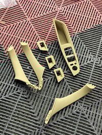 مقبض مال بي ام e92 موديل من 2010الى2016 سعرها 30 للاستفسار07775638005 ...