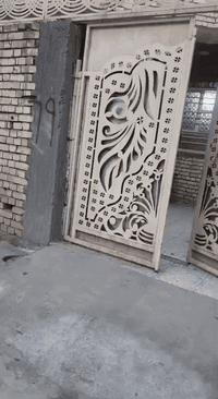 للبيع بيت مكان حي طارق القديم قرب معمل الغاز فرع اسواق دادا عل الوسط مساحة 170 غرفتين نوم وصالة كبيرة وديوانية كبيرة سيراميك وماشي كامل مابي نقص نضيف جدا طابق واحد وبي سطحين للتواصل مع الرقم 
***********
